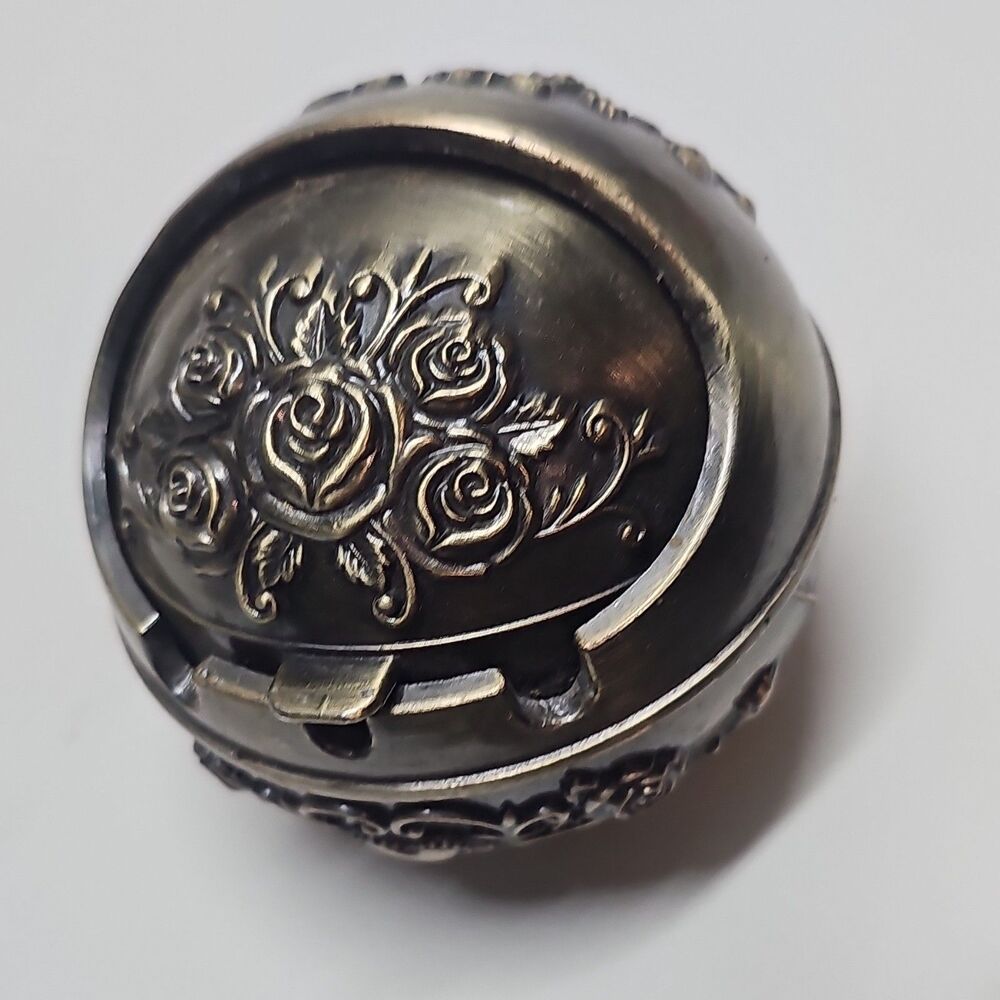 Silver/Bronze Tone Ornate Round Metal Rose Floral Heart Motif Decor Ashtray